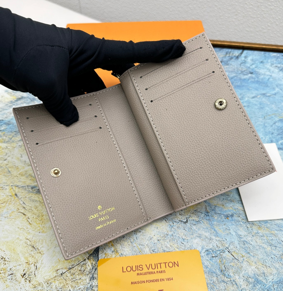 Louis Vuitton Top grain exquisite cowhide embossed zipper dark wallet