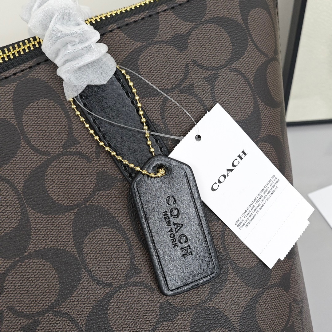 Coach zip130 tote bag