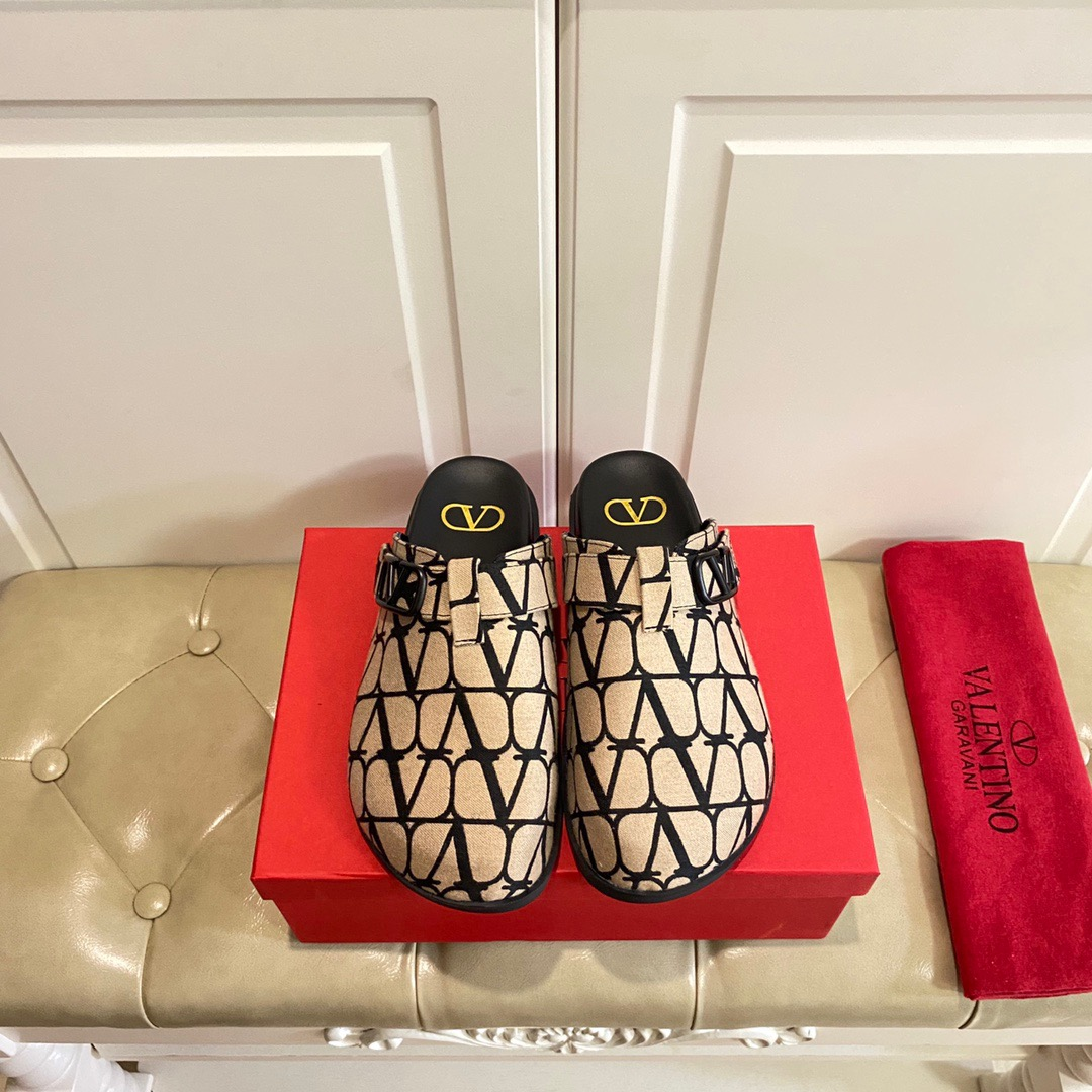 Valentino Leather Wear Stylish Flip-Flops  Slide Sandal