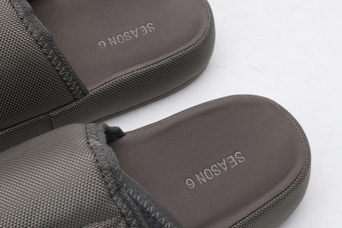 Yeezy Slide 5
