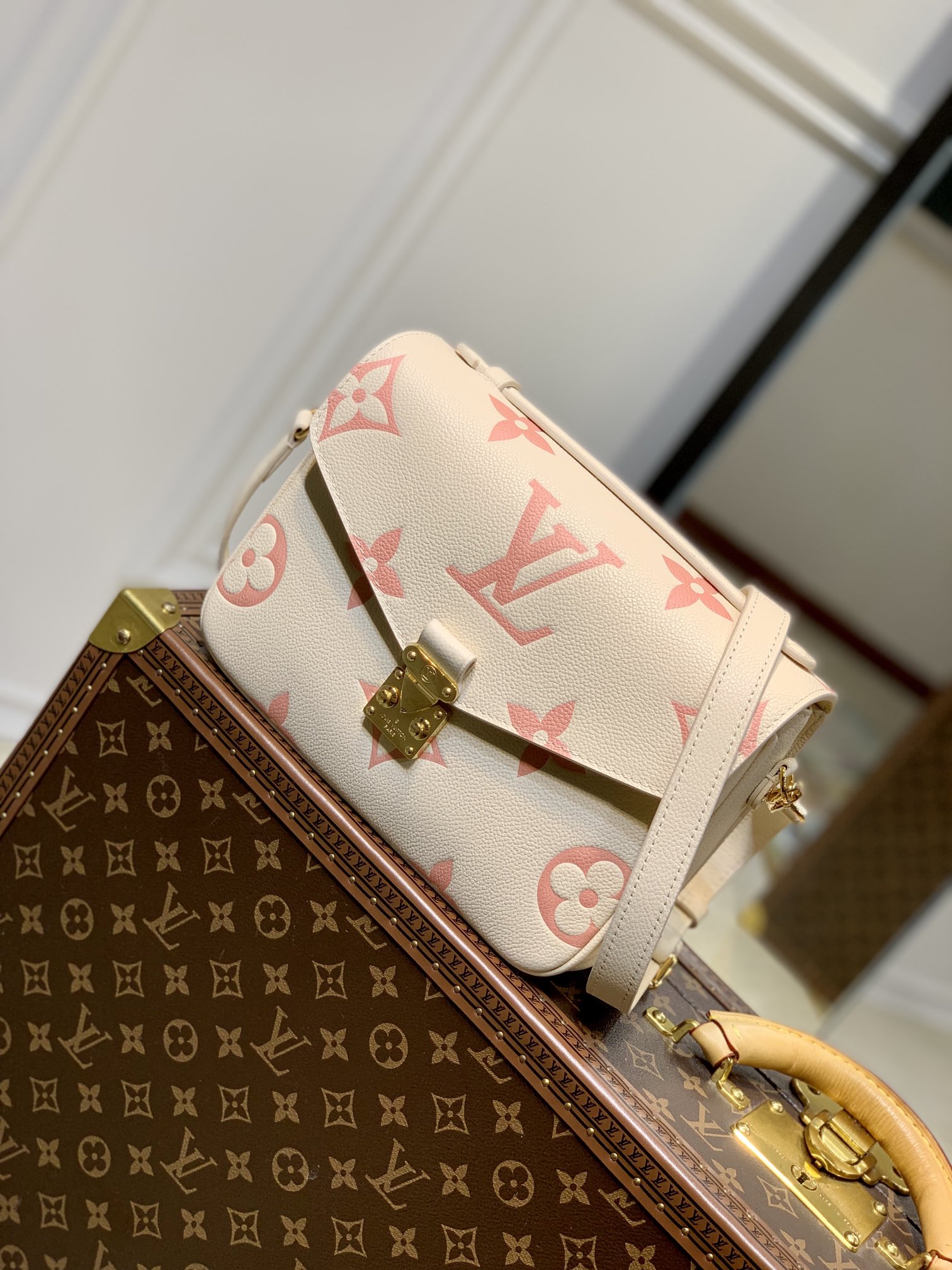 Louis Vuitton Pochette Metis M45573