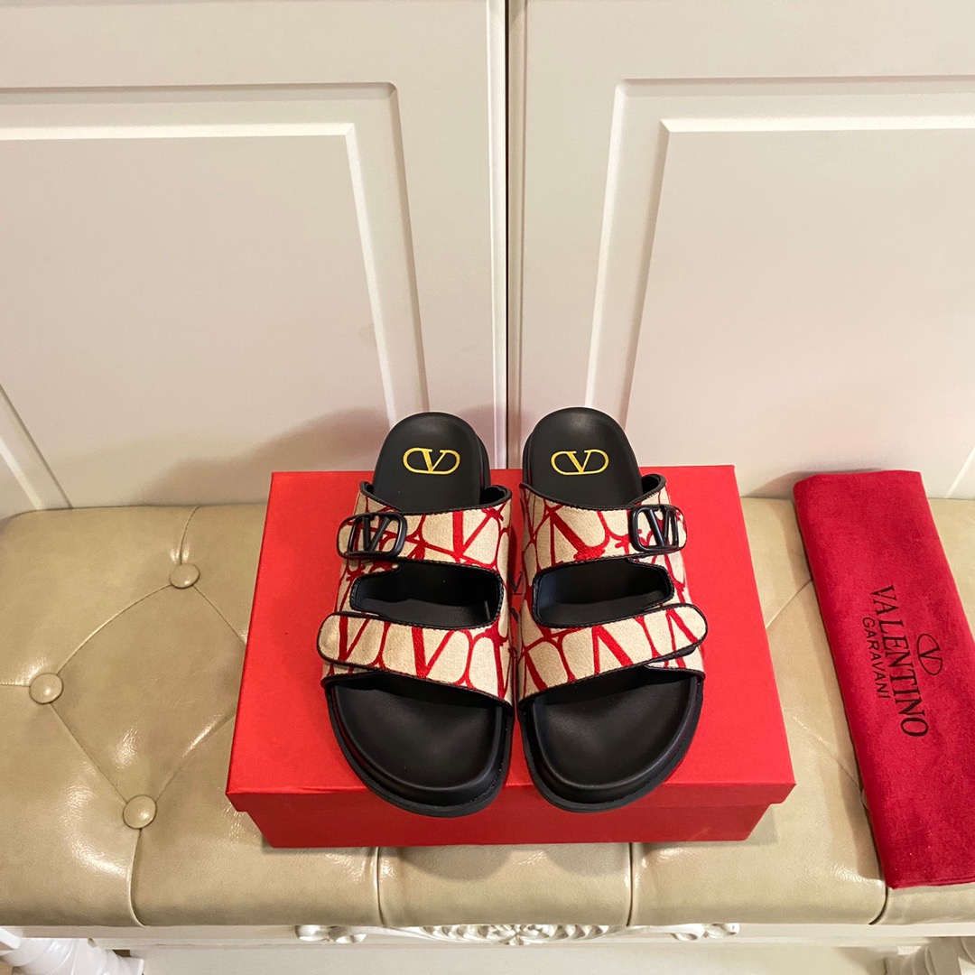 Valentino Leather Flat Fashion Flip-Flops Slide Sandal