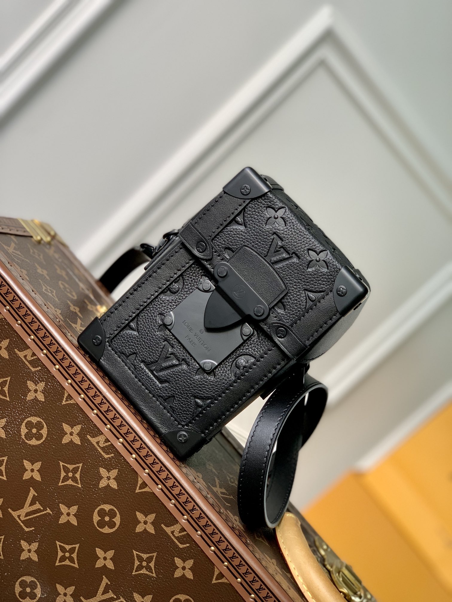 Louis Vuitton Vertical Trunk Wearable Wallet M82070