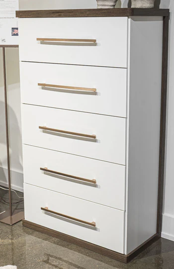 Kendanport Chest of Drawers