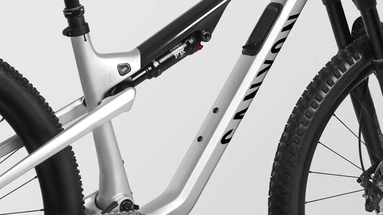 Lux Trail CF 8