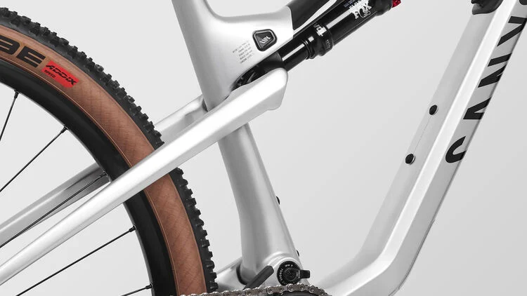 Lux Trail CF 6