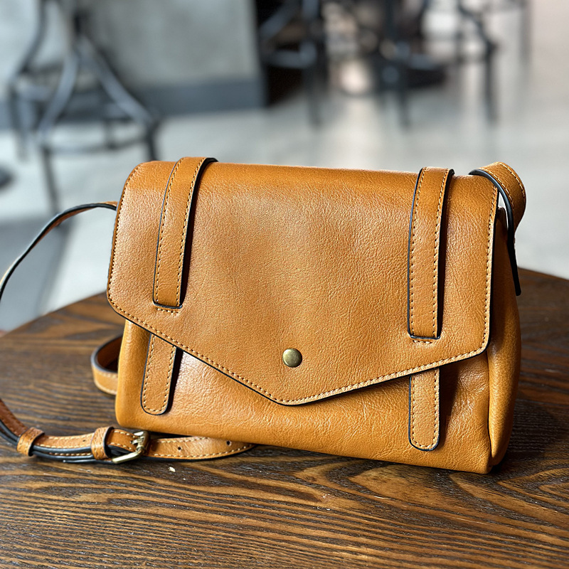 Evie Envelope Crossbody – Amber Brown
