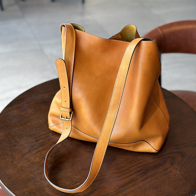 Lira City Bucket – Golden Caramel