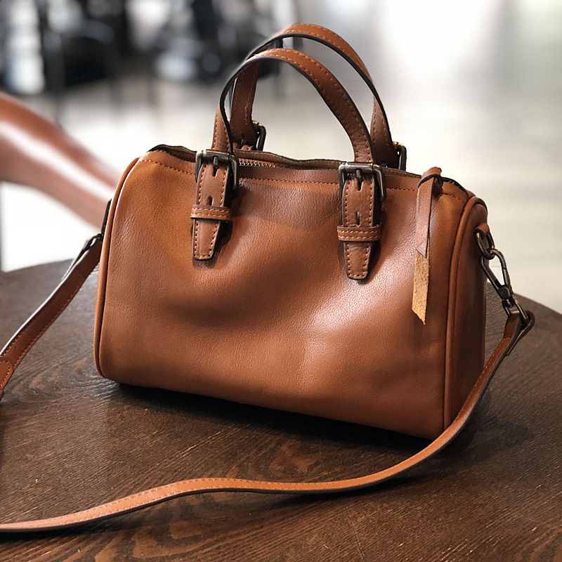 Hazel Mini Boston – Classic Cognac