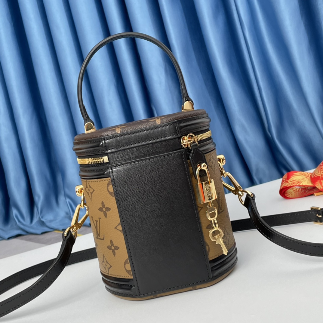 Louis Vuitton M43986 Cannes Women Shoulder Bags Size 15*15*17cm
