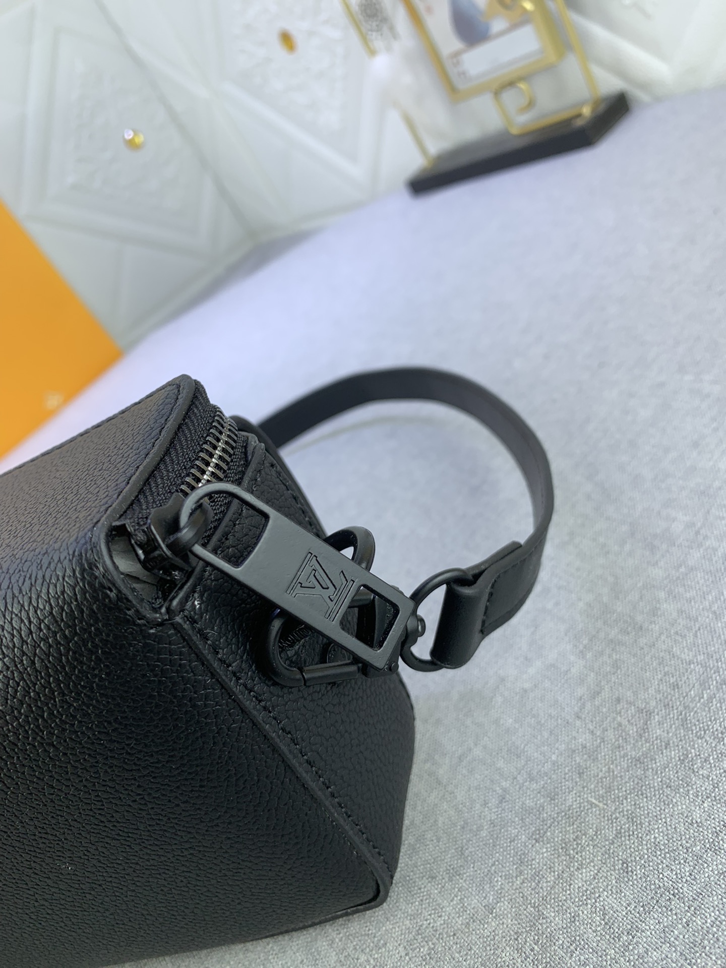 Louis Vuitton M83563 Pilot Mens Shoulder Bags Size 20*12*5cm