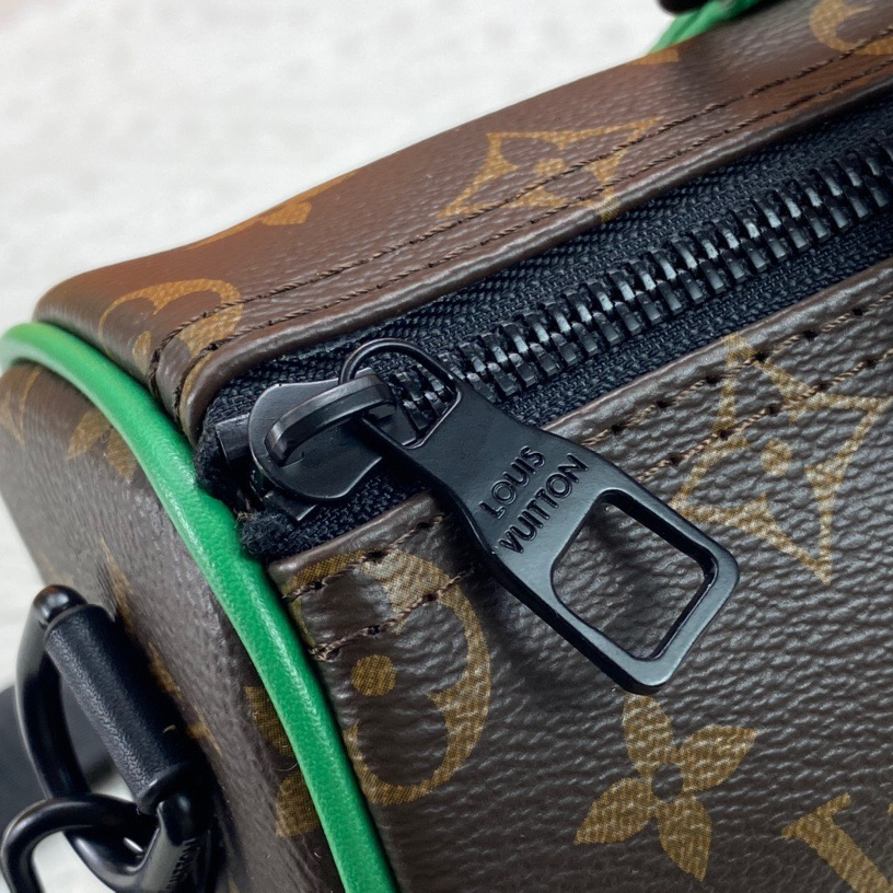 Louis Vuitton Keepall Bandoulière 25 Mens Shoulder Bags