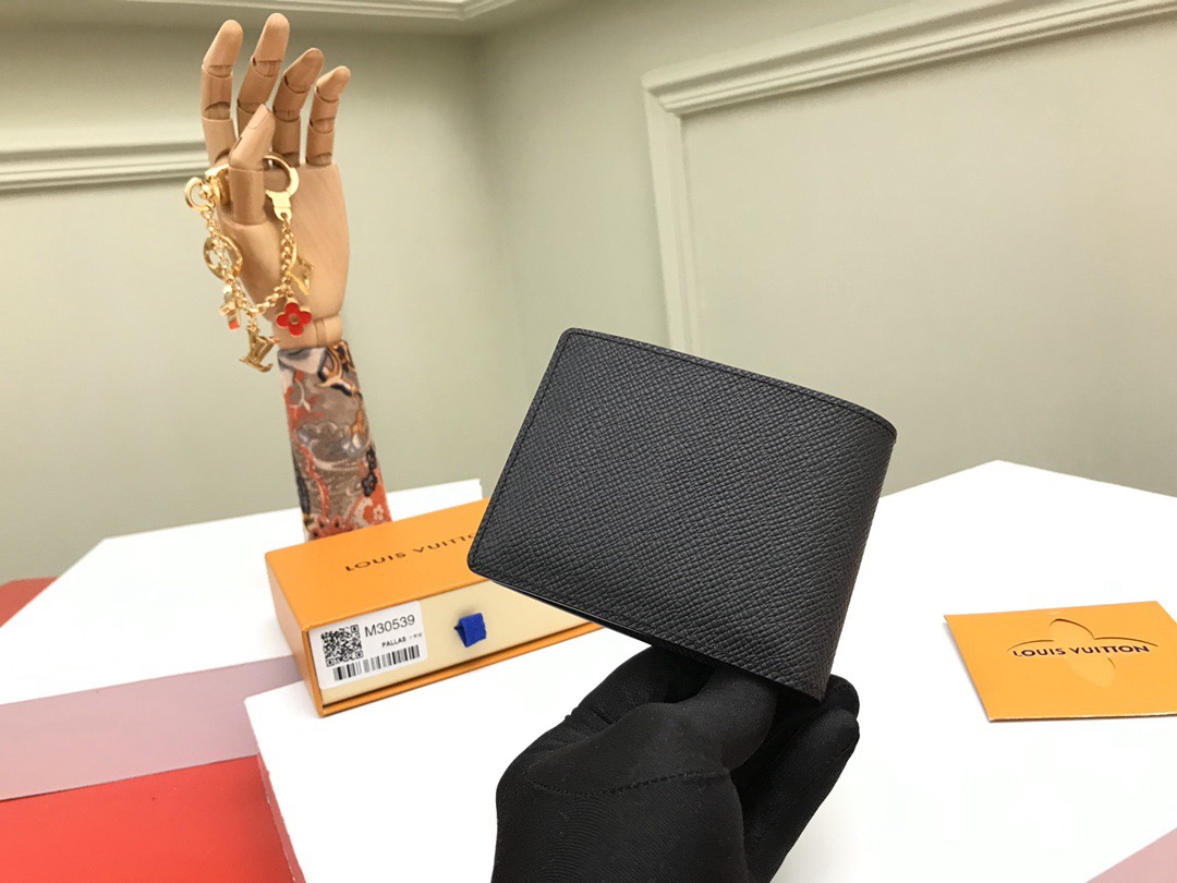 Louis Vuitton Men Wallet M30539 Size 11.9*9cm
