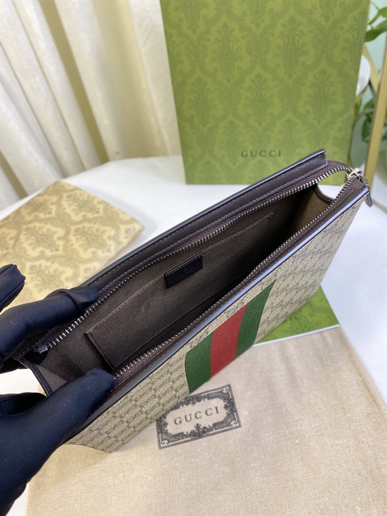 Gucci New GG Supreme Clutch Size 26*20*6cm Style 475316