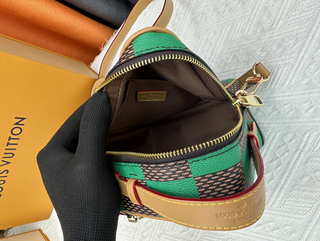 Louis Vuitton N40563 Mens Shoulder Bags Size 20cm