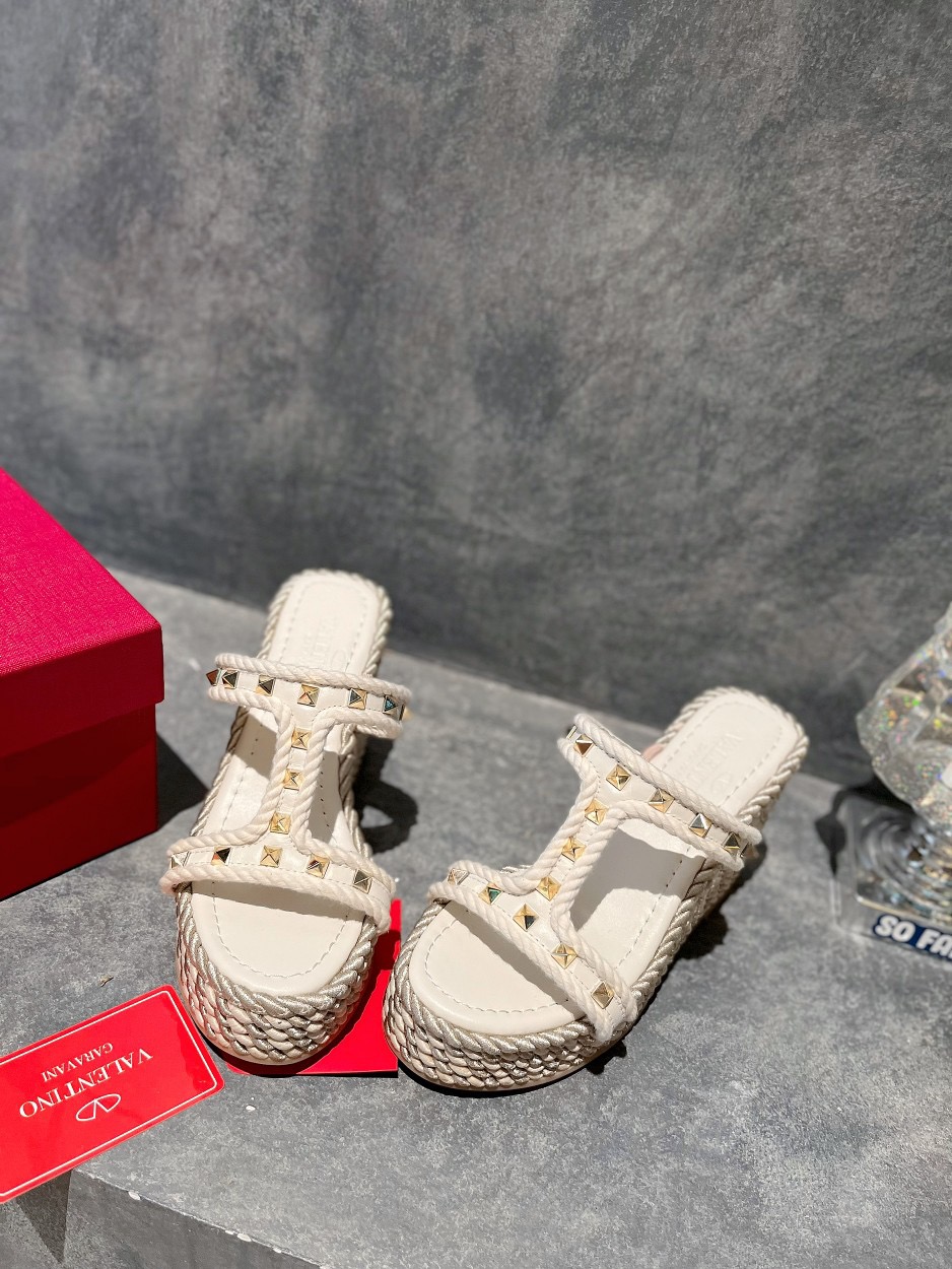 Valentino Women Slippers Szie 38