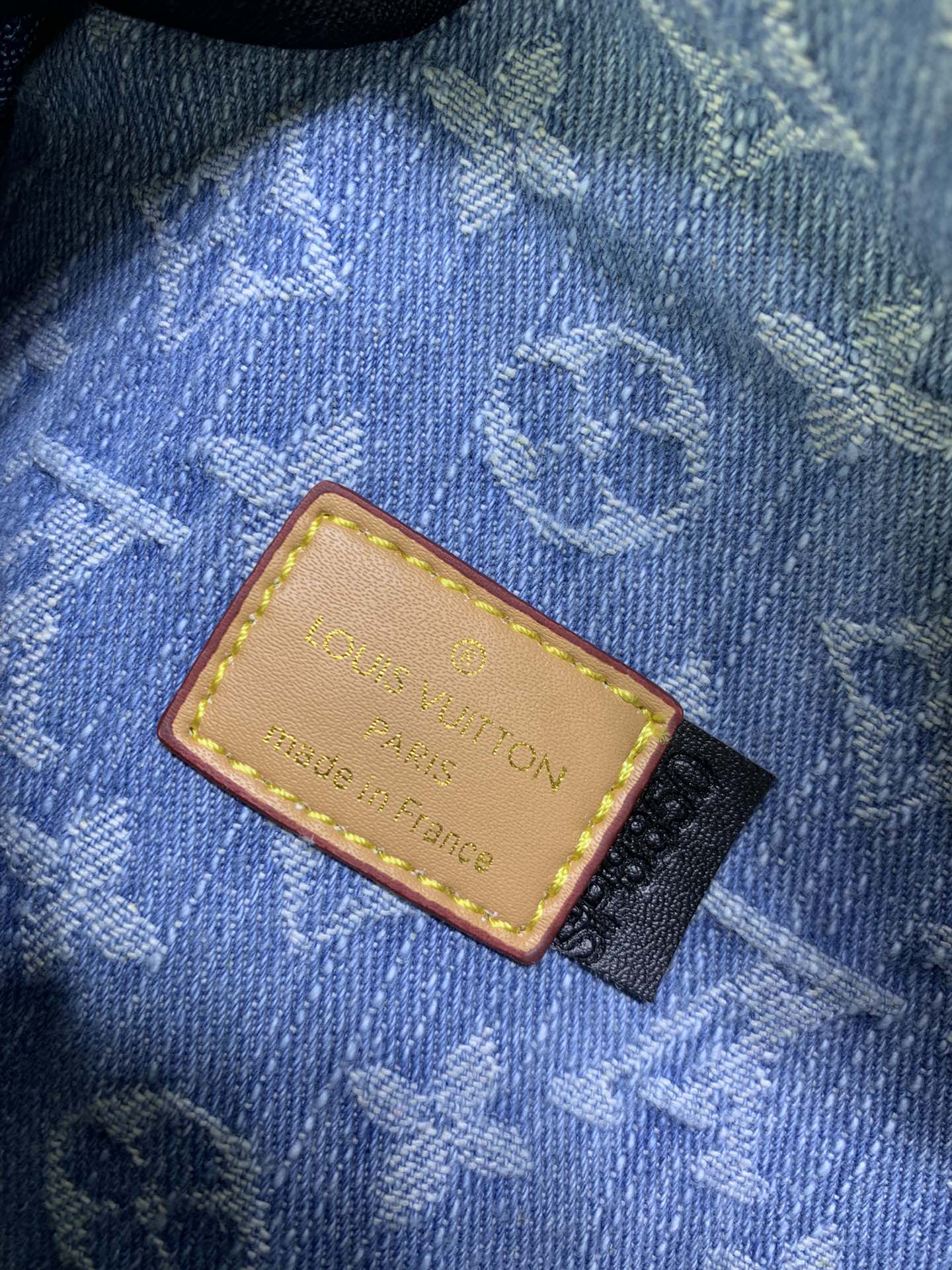 Louis Vuitton M83353 Mini Bumbag Women Shoulder Bags Size 17*12*9cm