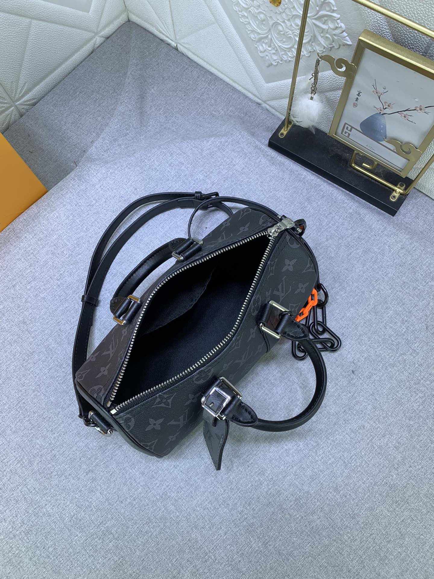 Louis Vuitton Keepall Bandoulière 25 Mens Shoulder Bags