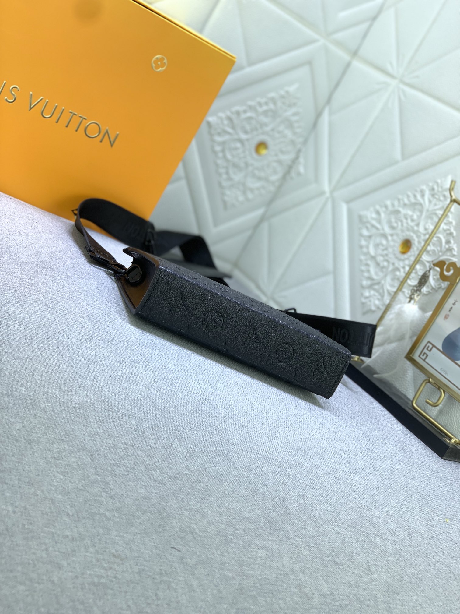 Louis Vuitton M81115 Alpha Wearable Mens Shoulder Bags Size 18*11*6cm