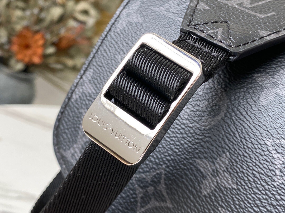 Louis Vuitton M30746 Taigarama Mens Shoulder Bags Size 29*23*11.5cm