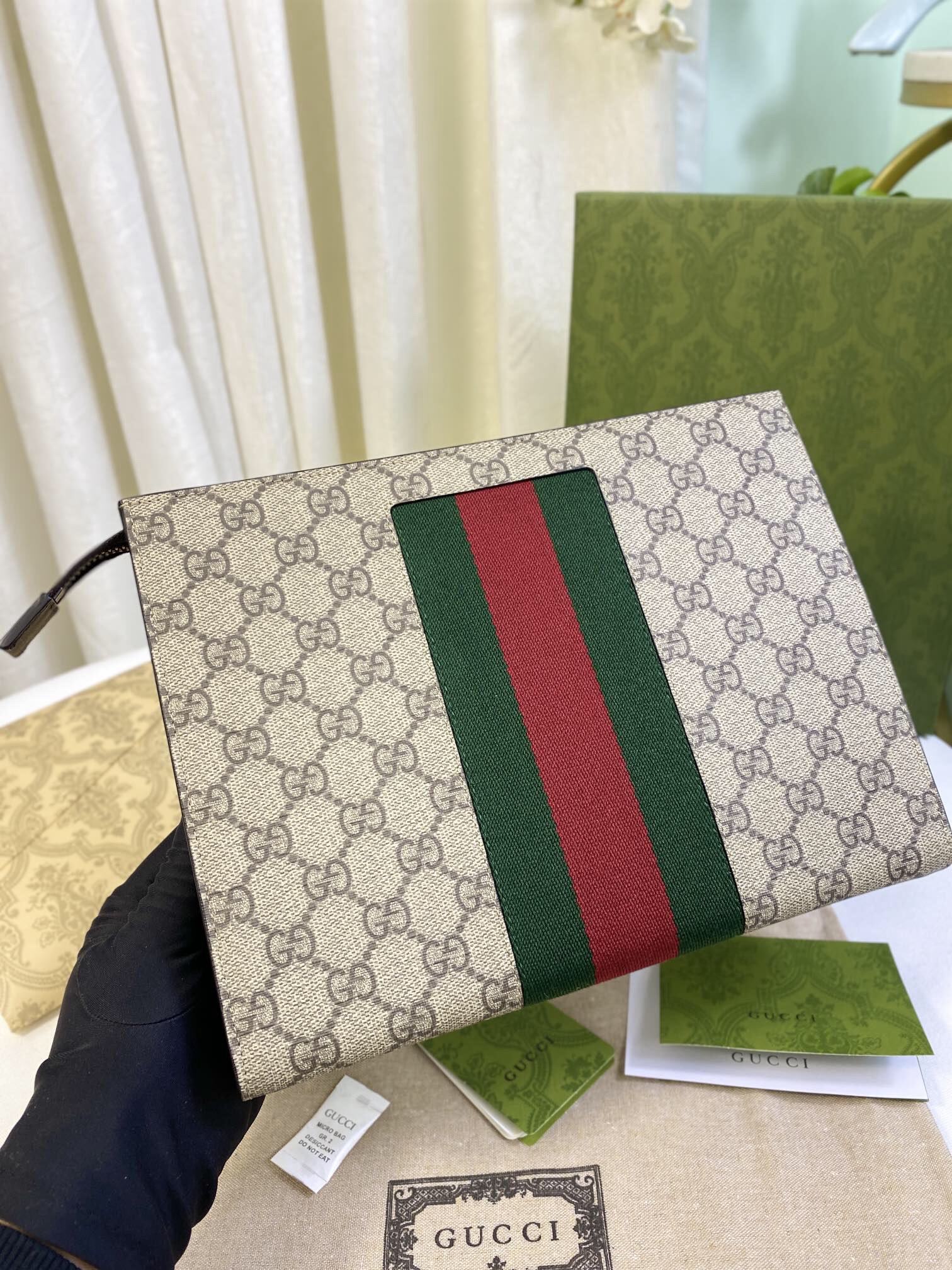 Gucci New GG Supreme Clutch Size 26*20*6cm Style 475316