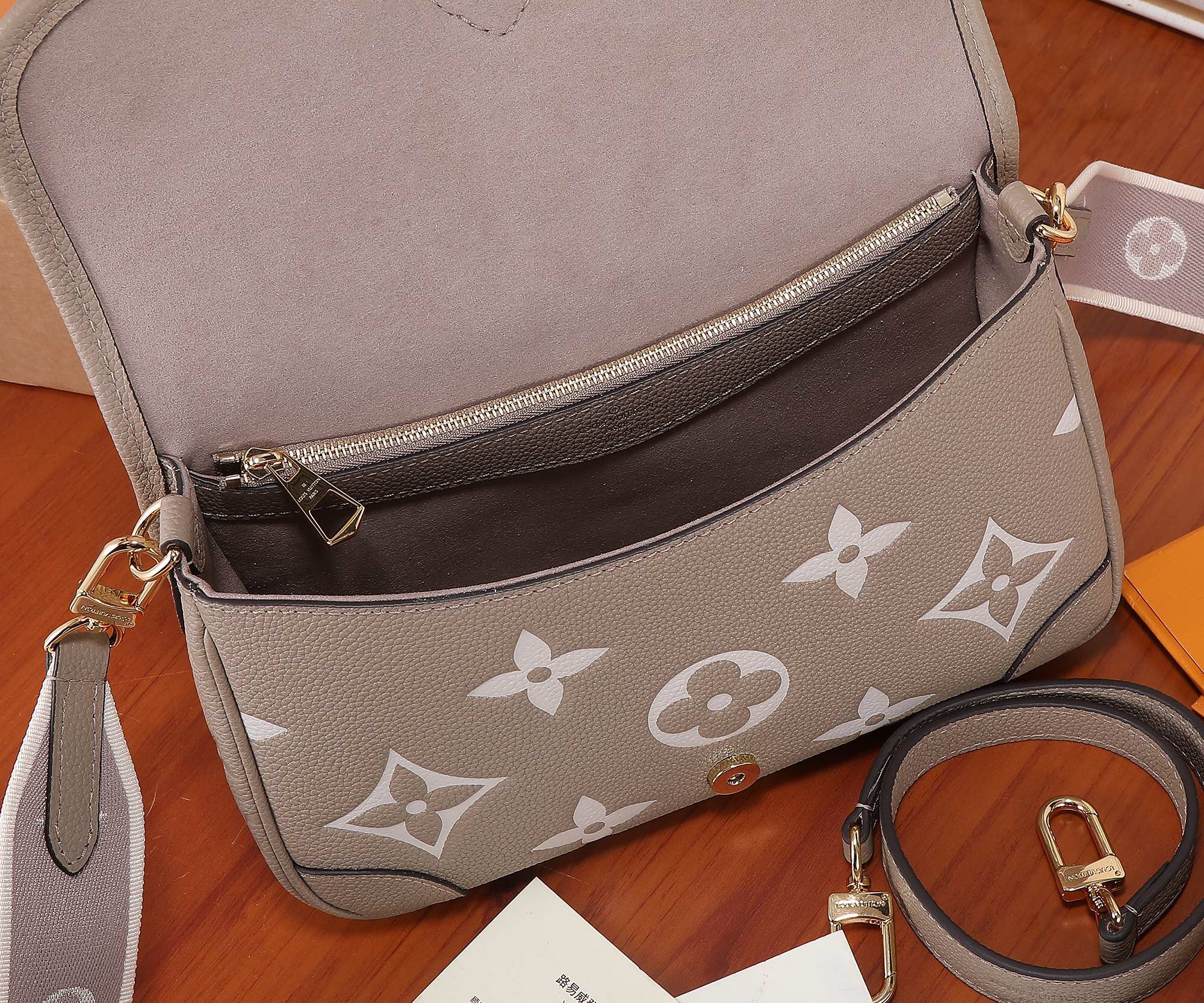 Louis Vuitton M46583 Diane Women Shoulder Bags Size 23*16*8.5cm