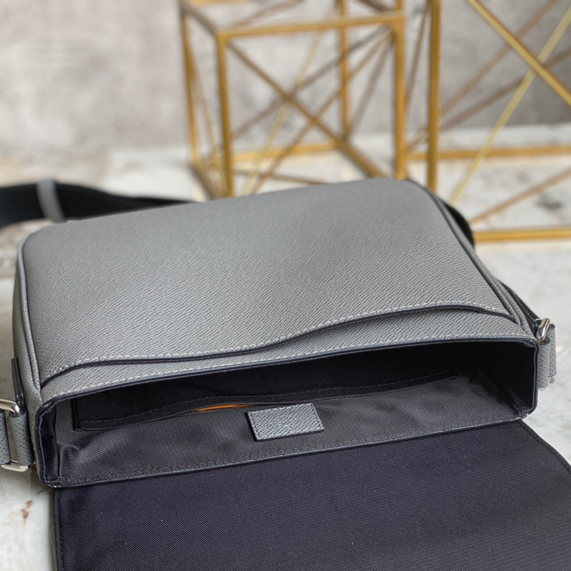 Louis Vuitton M30851 District Mens Shoulder Bags Size 26*20*7cm