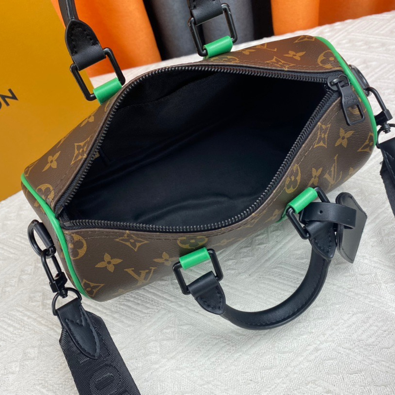 Louis Vuitton Keepall Bandoulière 25 Mens Shoulder Bags