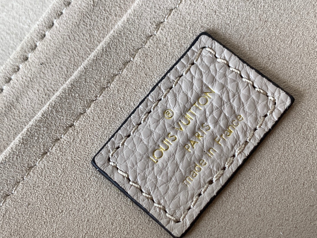 Louis Vuitton M58554 Lockme Tender Women Shoulder Bags Size 19*13*8cm