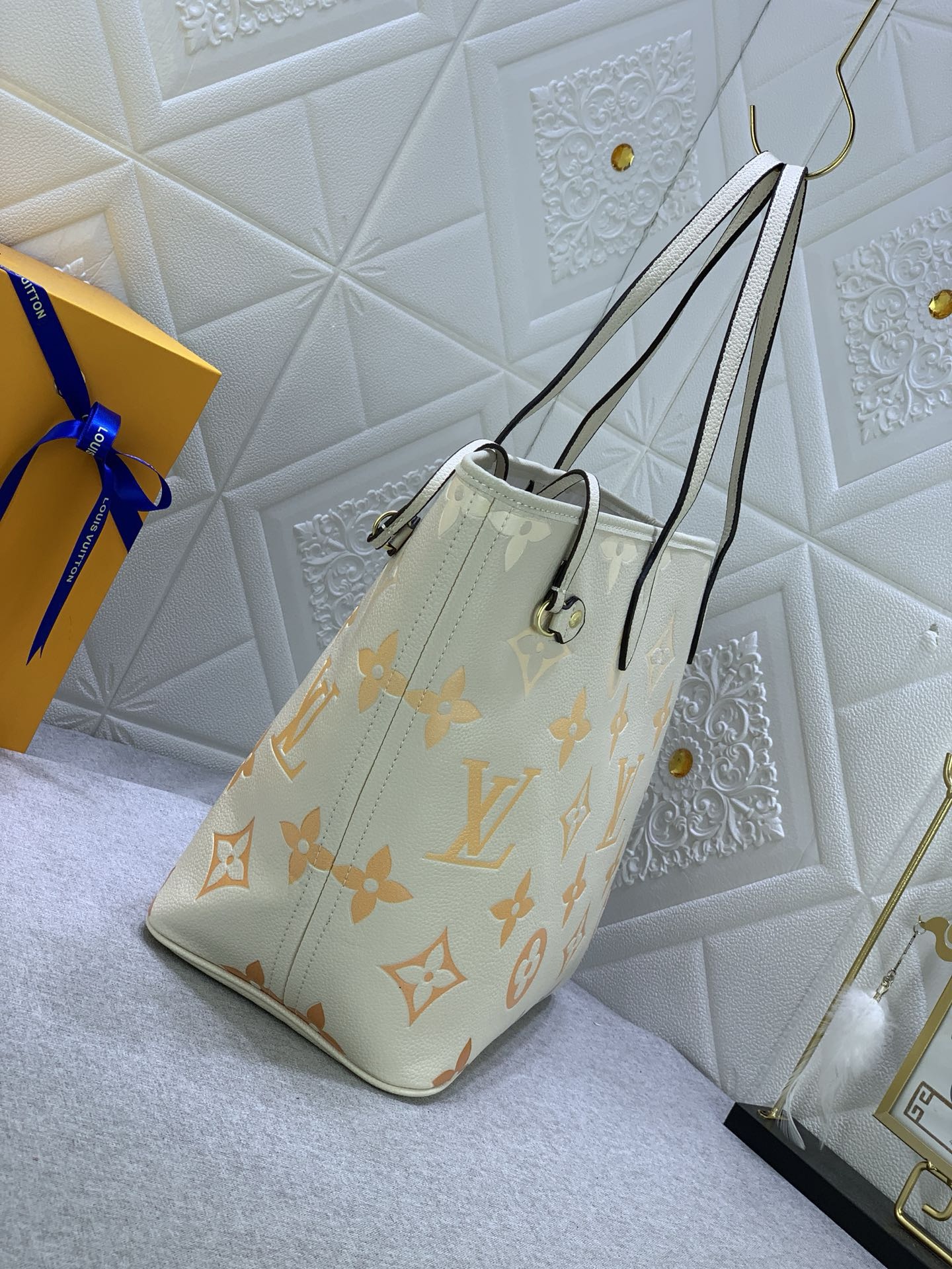 Louis Vuitton Shopping Bags 32*29*17cm