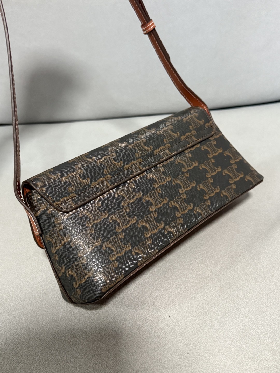 Celine 25ss Lulu Women Shoulder Bags Size 24*11.5*8cm