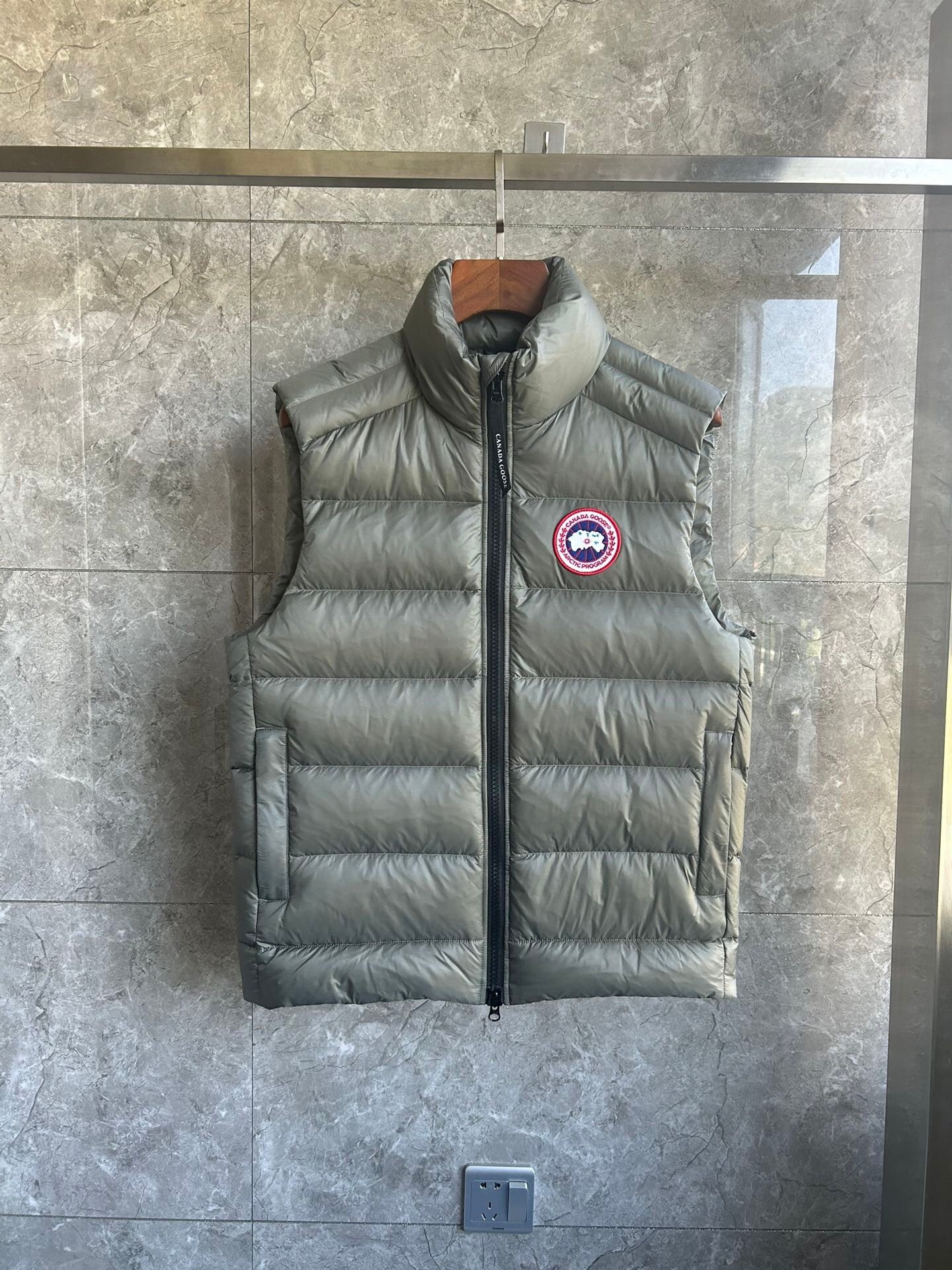 Canada Goose E2229 Crofton Vest-WD Men Winter Vest Size S-XXL