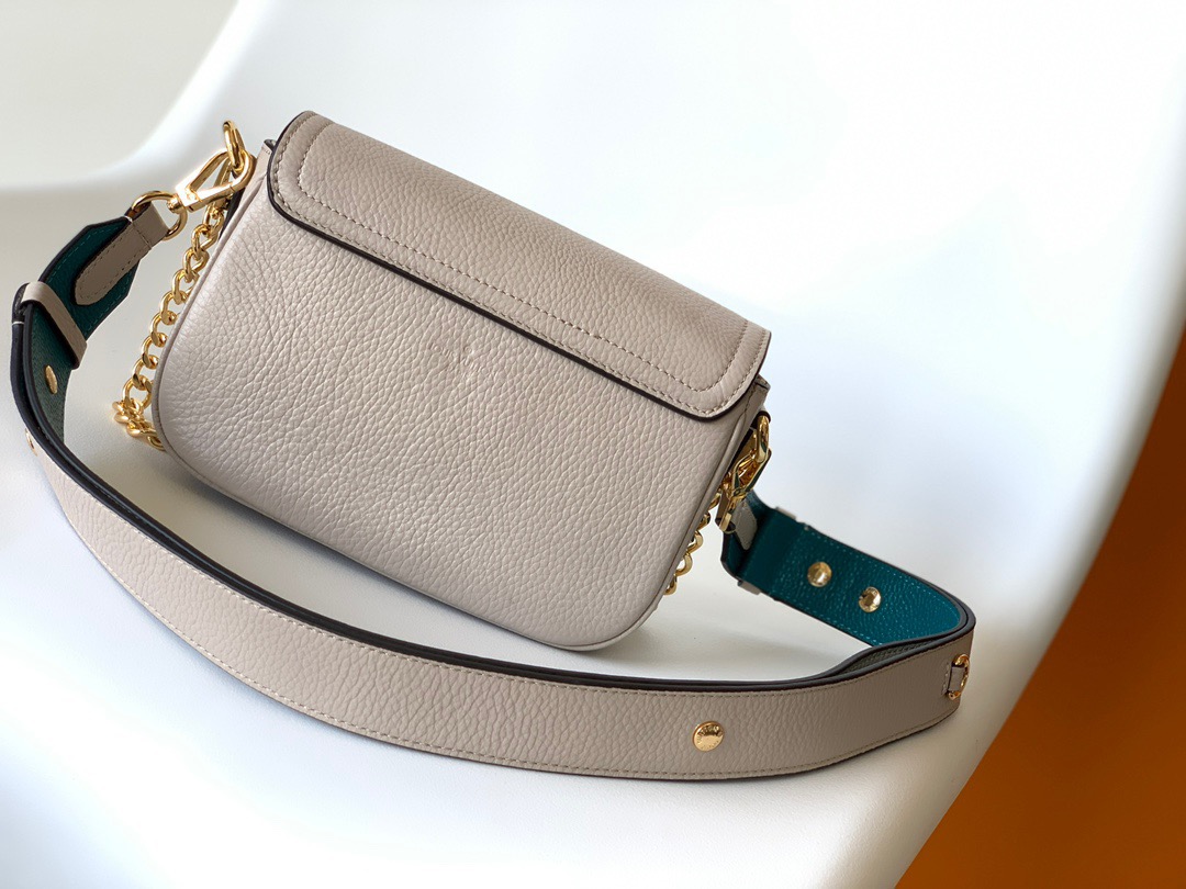 Louis Vuitton M58554 Lockme Tender Women Shoulder Bags Size 19*13*8cm