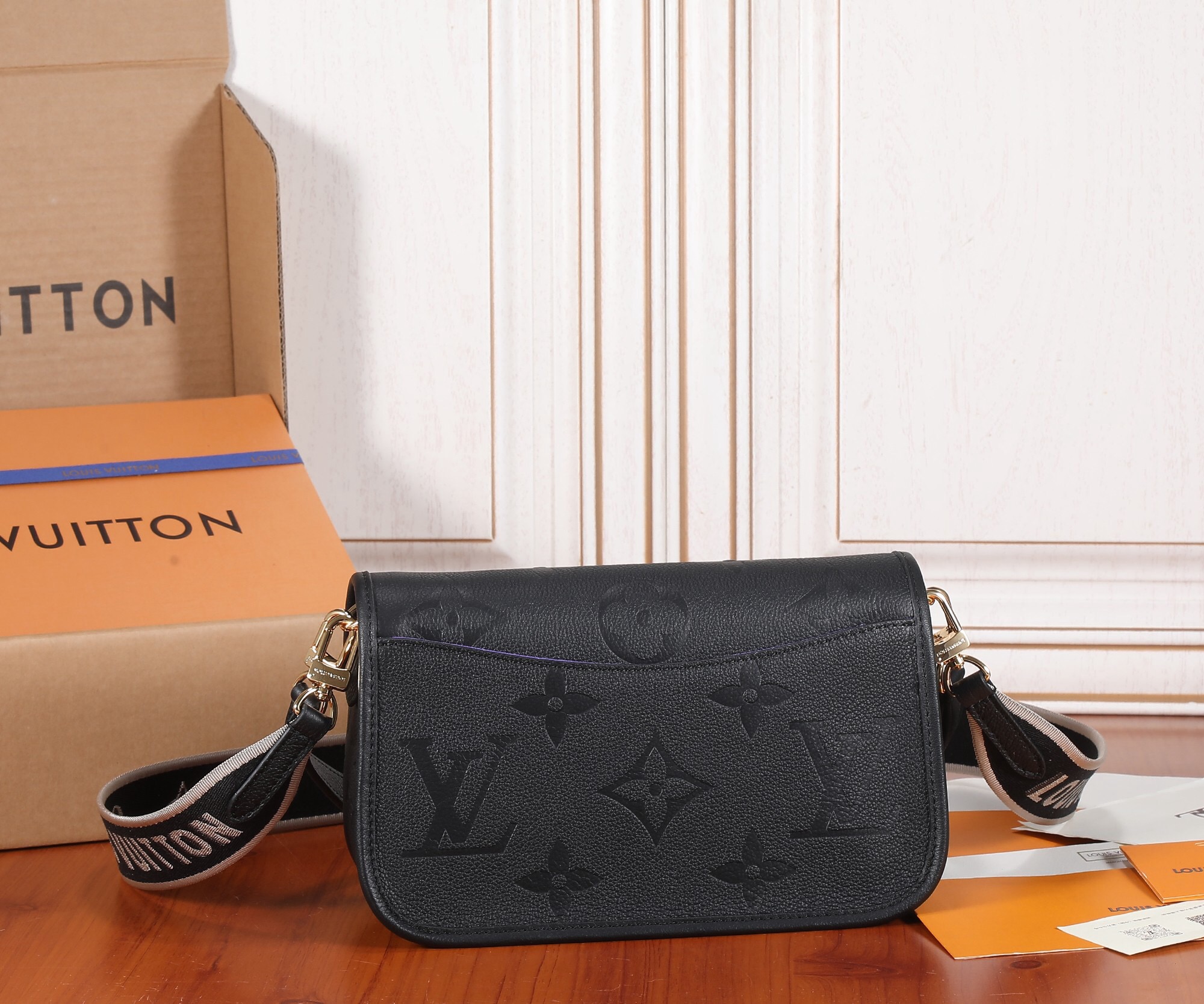 Louis Vuitton M46386 Diane Women Shoulder Bags Size 24*15*9cm