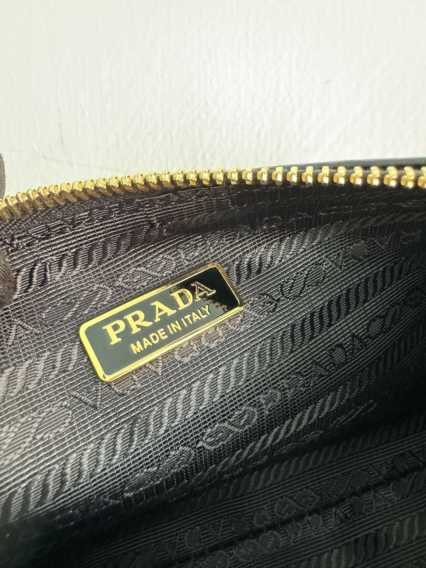Prada 1BC201 Re-Edition 2002 Small Leather Women Shoulder Bags Size 23.5*10*5cm