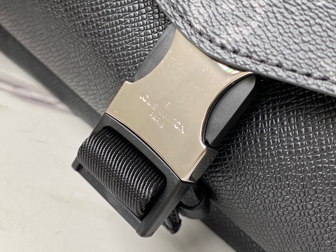 Louis Vuitton M30746 Taigarama Mens Shoulder Bags Size 29*23*11.5cm