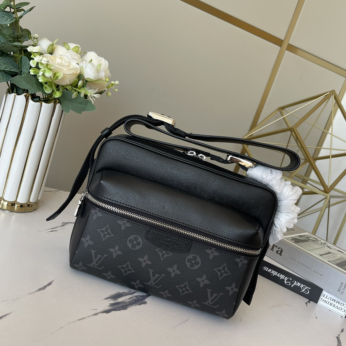 Louis Vuitton M30233 Outdoor Messenger Mens Shoulder Bags Size 29.5*20*10.5cm