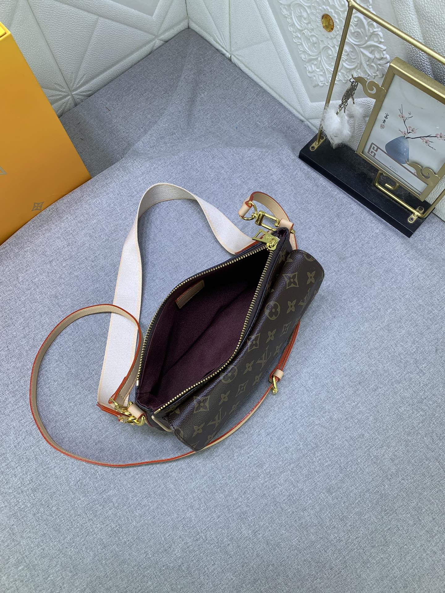 Louis Vuitton M46999 Viva-cité Women Shoulder Bags Size 25*15*8cm