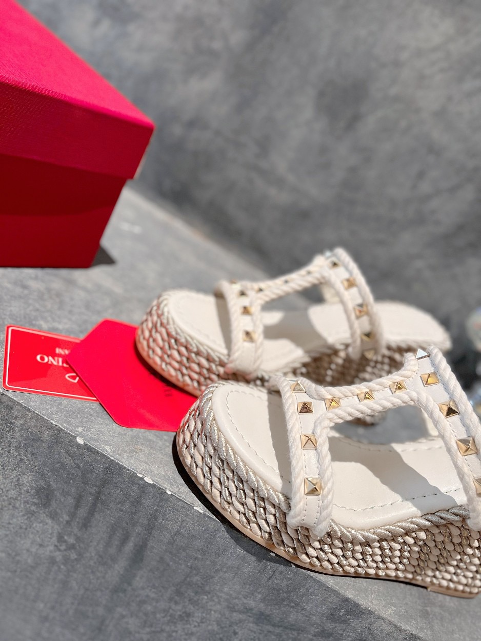 Valentino Women Slippers Szie 38