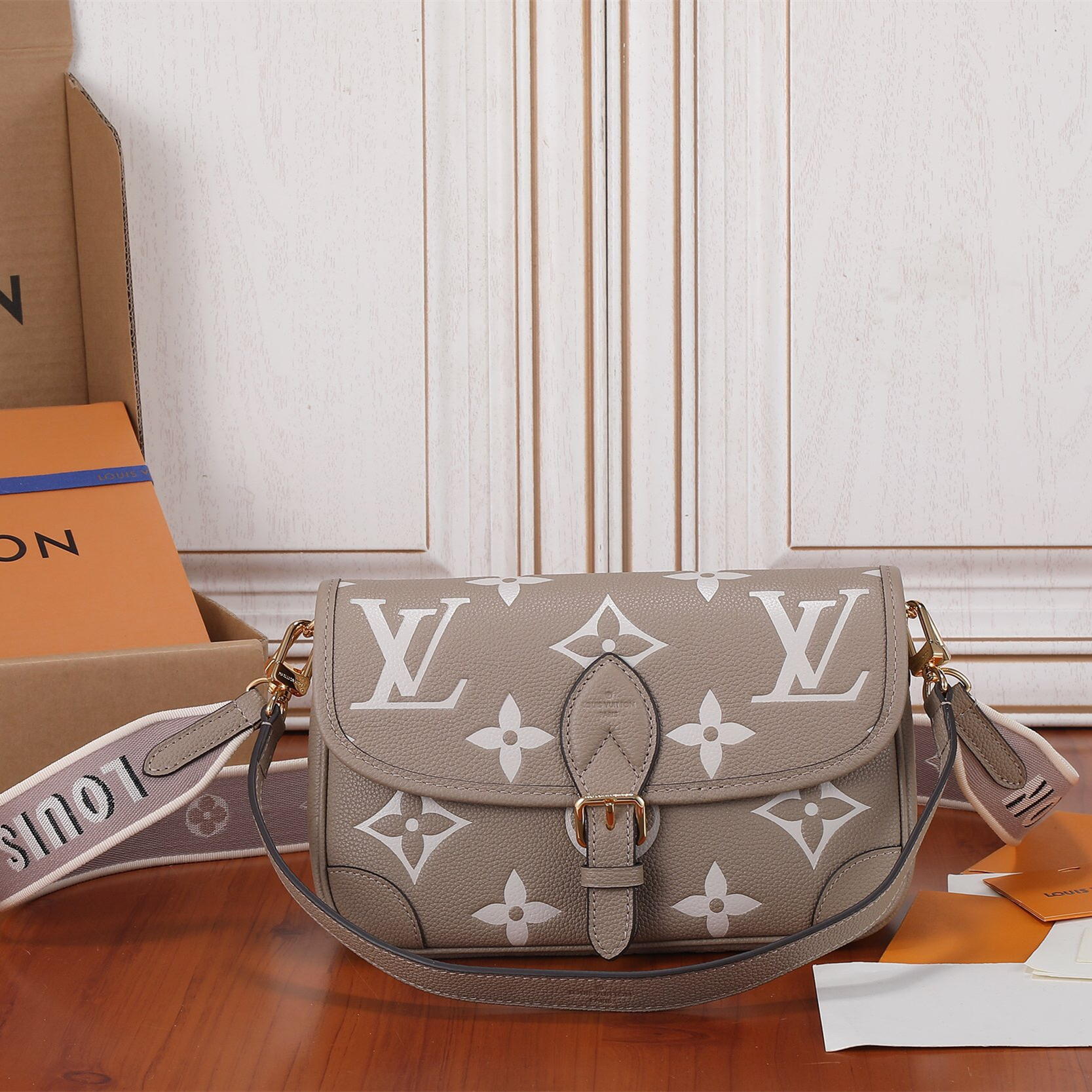 Louis Vuitton M46583 Diane Women Shoulder Bags Size 23*16*8.5cm