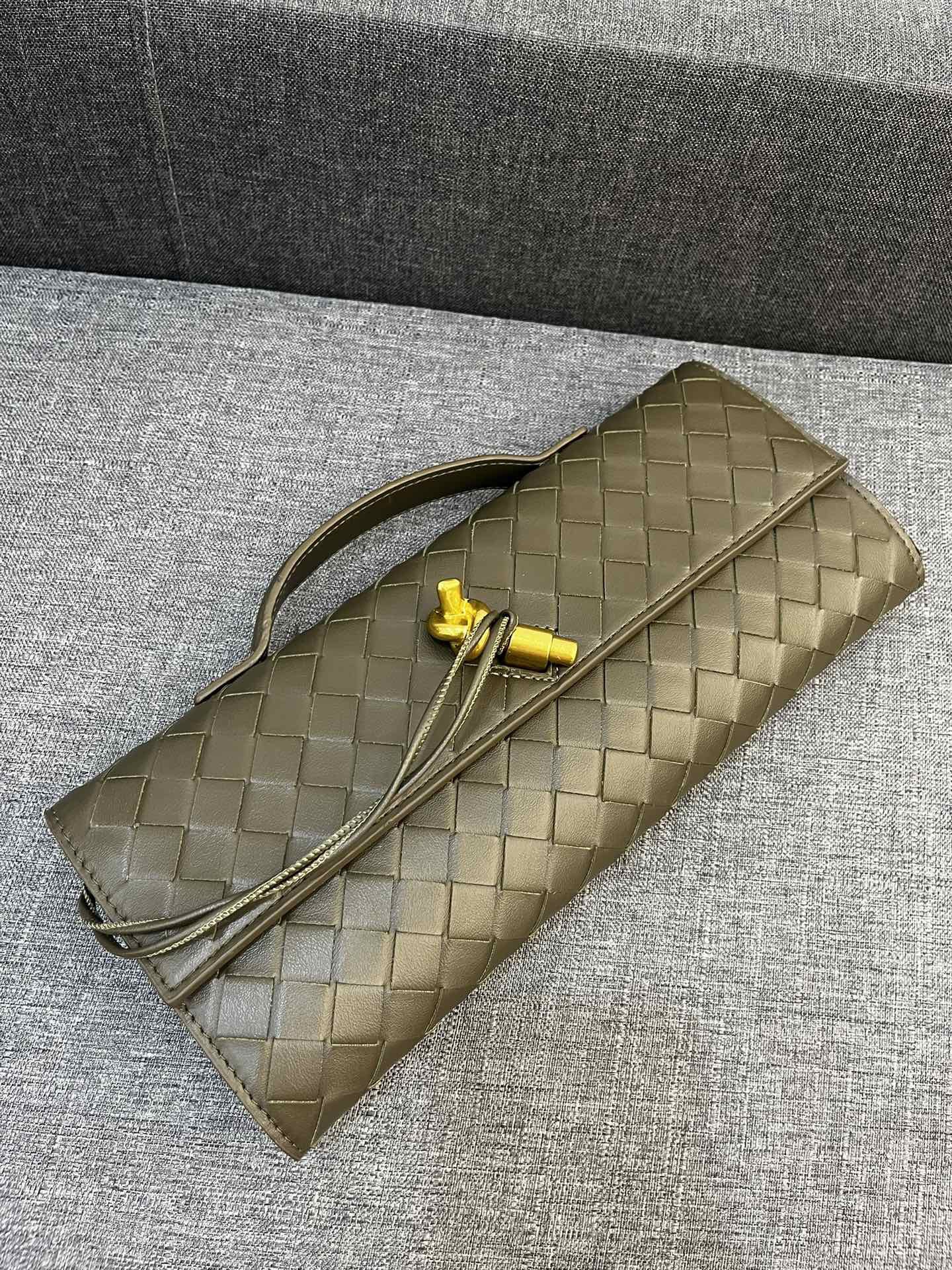 Bottega Veneta Andiamo Clutch 30*13*4cm