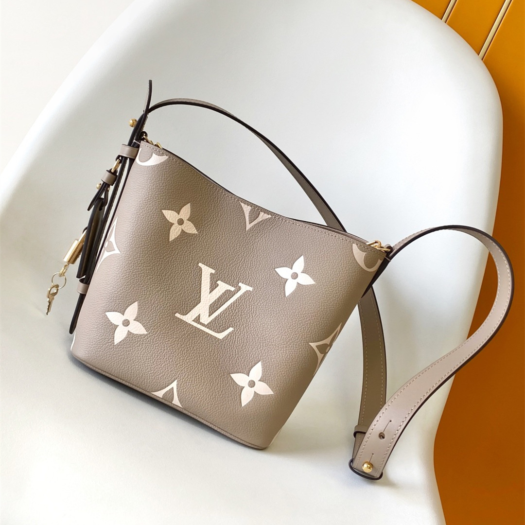 Louis Vuitton M13045 Women Shoulder Bags Size 16*18*12cm