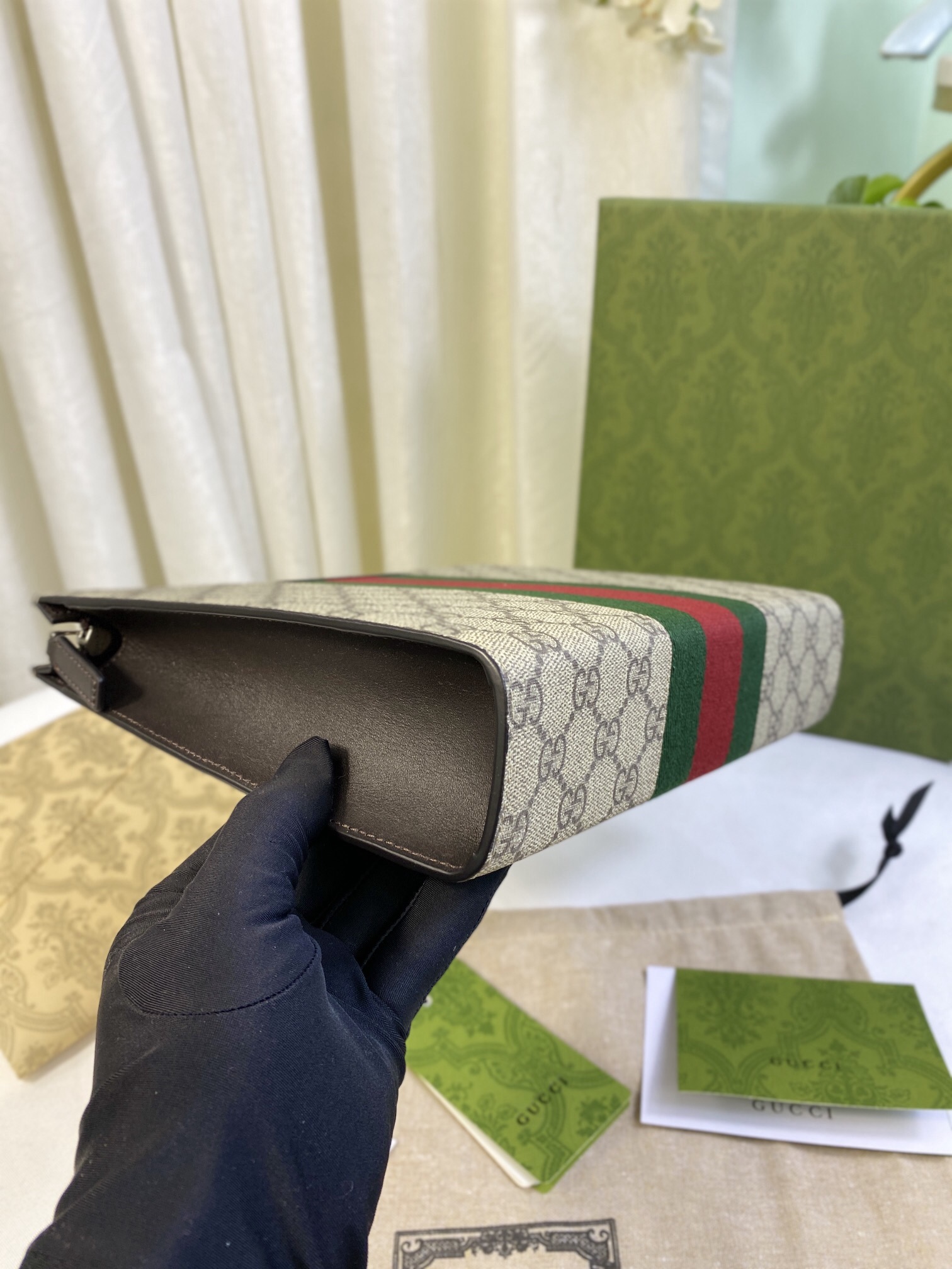 Gucci New GG Supreme Clutch Size 26*20*6cm Style 475316