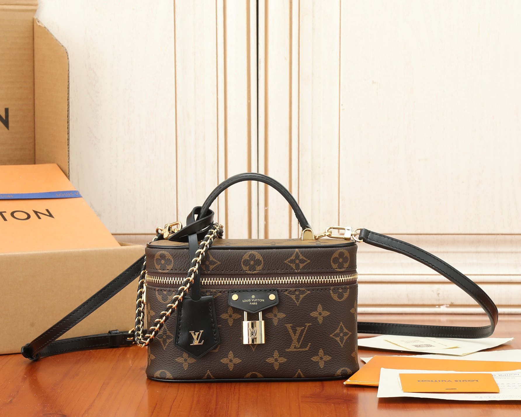 Louis Vuitton M47125 Vanity Chain Pouch Women Shoulder Bags Size 19*11*6cm