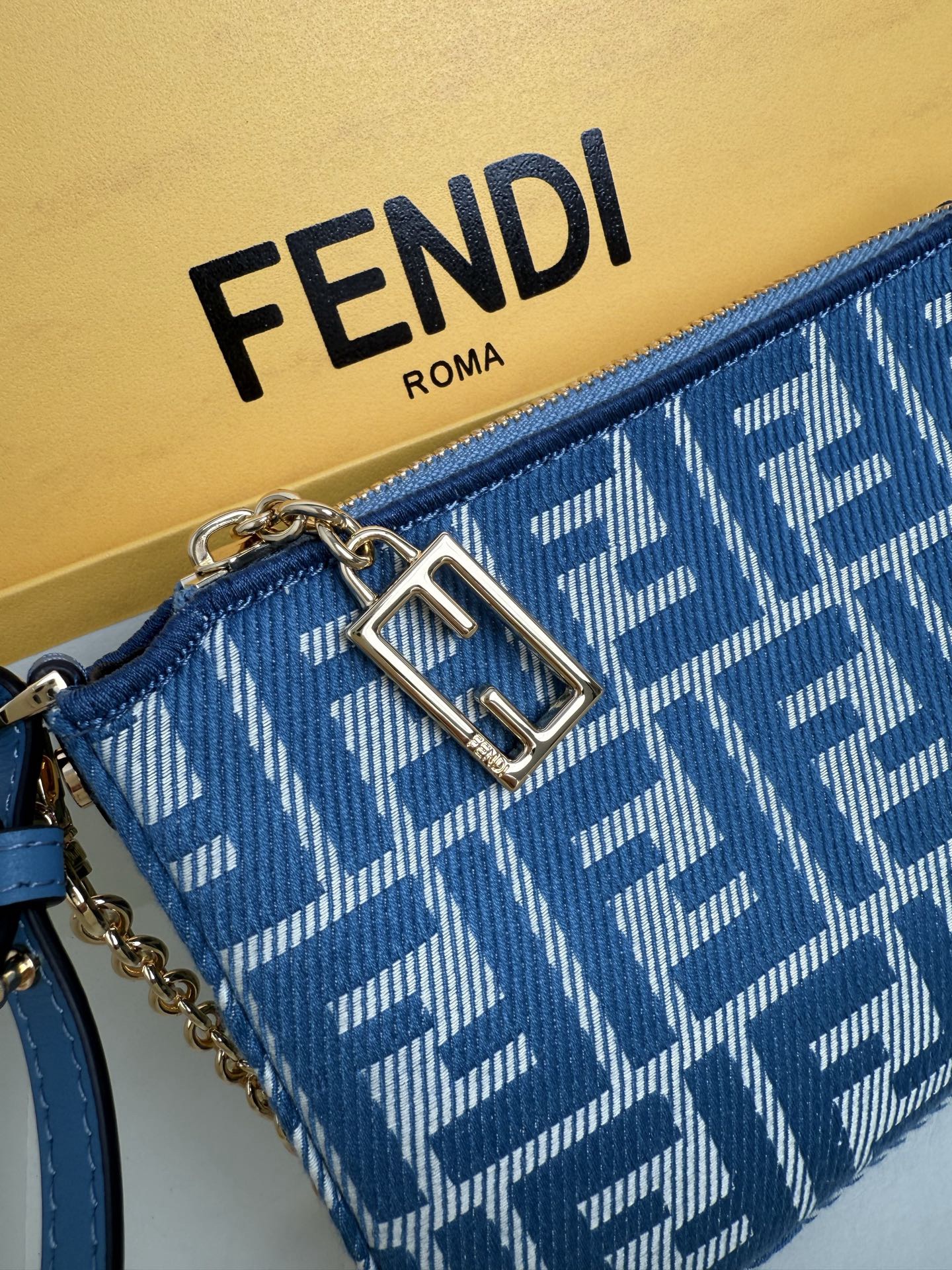 Fendi Women Shoulder Bags Size 20*13*3cm