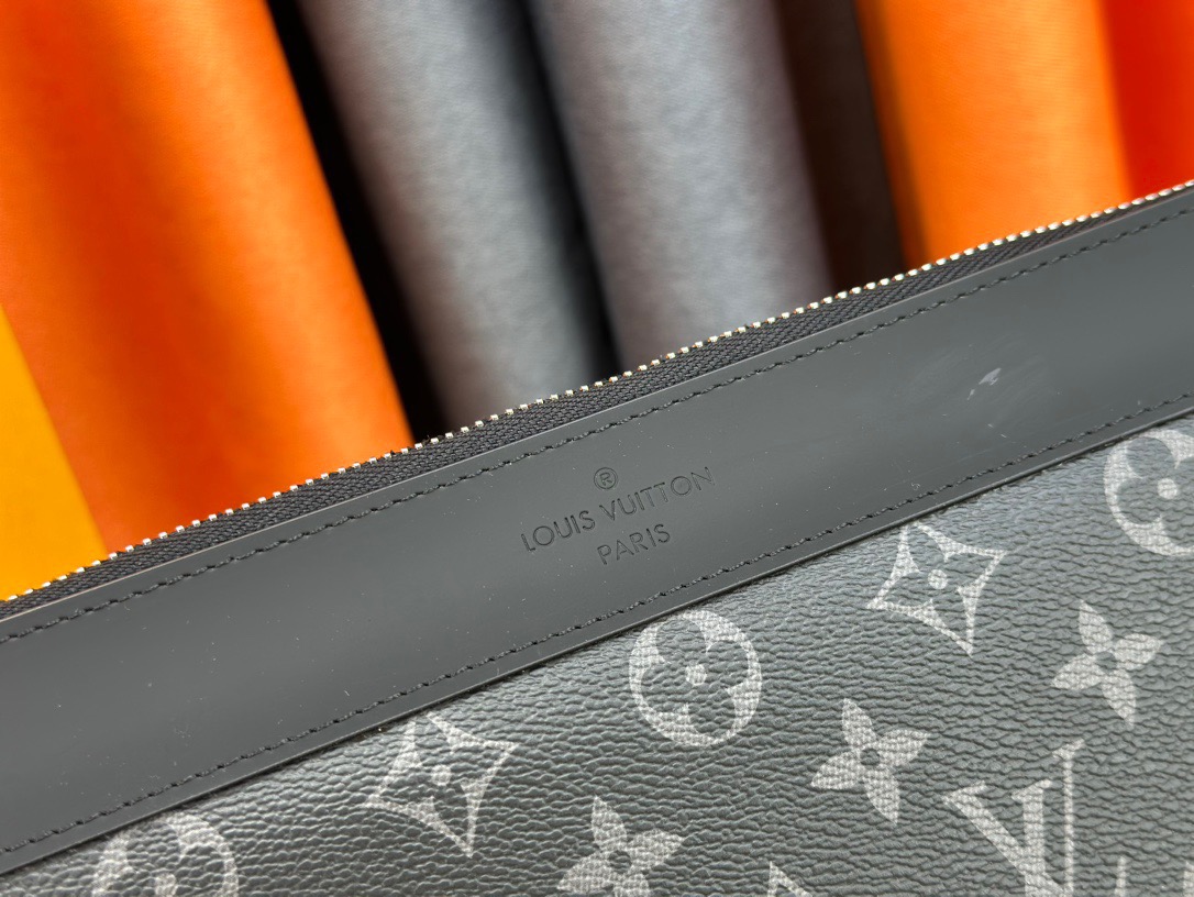 Louis Vuitton M62291 Pochette apollo Clutch Bags Size 34*25*2cm