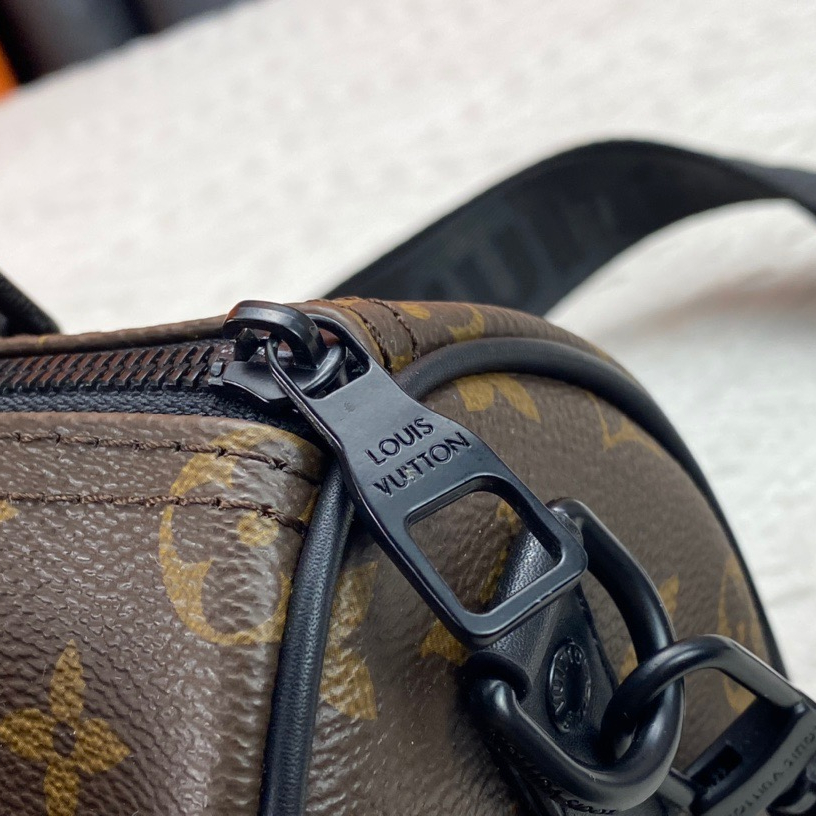 Louis Vuitton Keepall Bandoulière 25 Mens Shoulder Bags