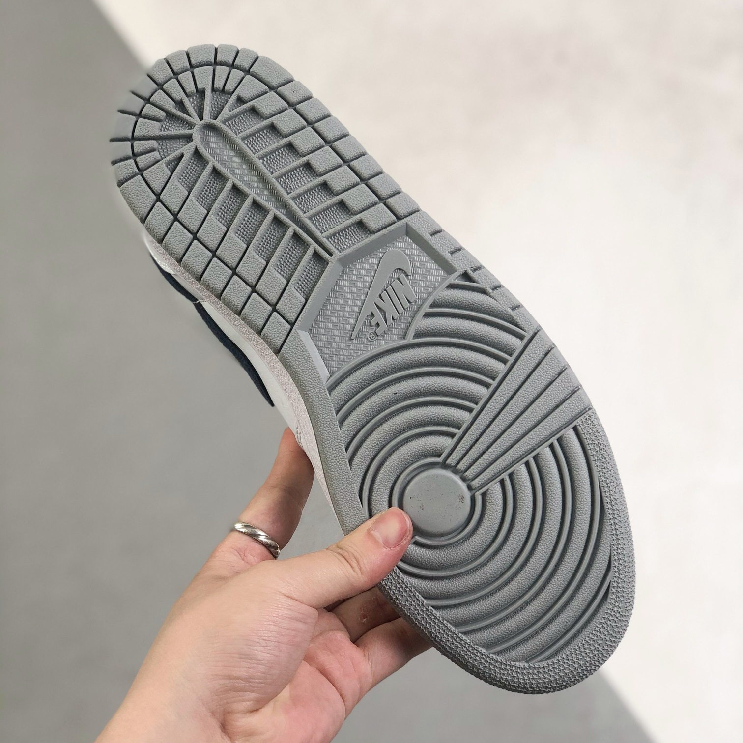 Nike Air Jordan 1 x OFF White Low Top Sneakers Shoes Gr. 36-46