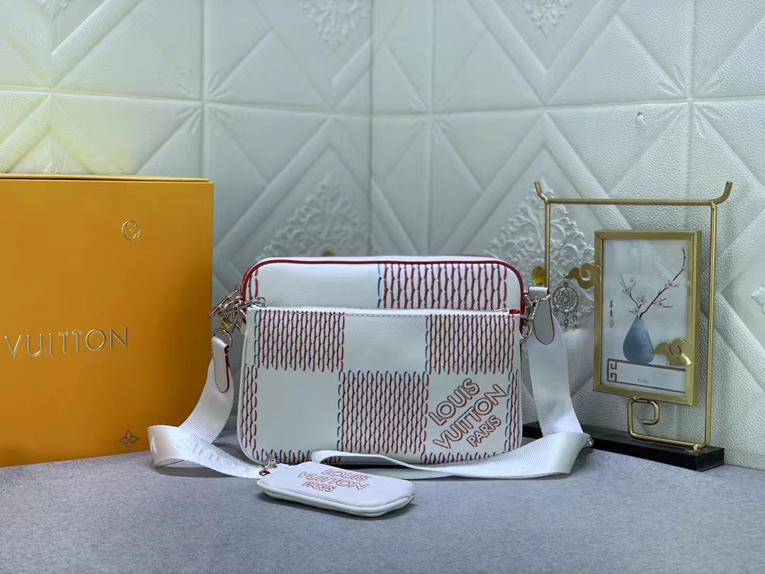 Louis Vuitton Monogram Eclipse Reverse Mens Shoulder Bags Size 25*18.5*7cm