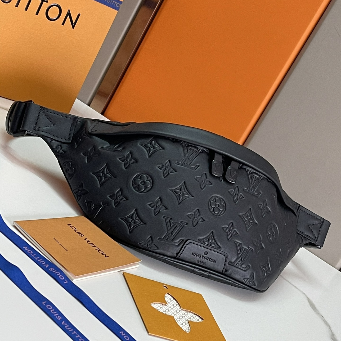 Louis Vuitton M46036 Discovery Bumbag Mens Shoulder Bags Size 44*15*9cm